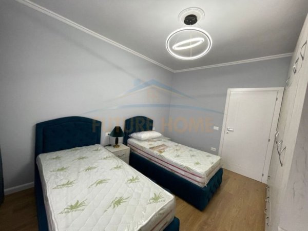 Tirane, jepet me qera apartament 2+1+Aneks+Ballkon, Kati 4, 100 m2 850 € (21 dhjetori)