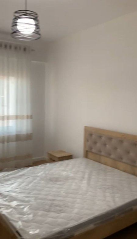 Tirane, jepet me qera apartament 1+1, Kati 5, 45 m2 400 € 