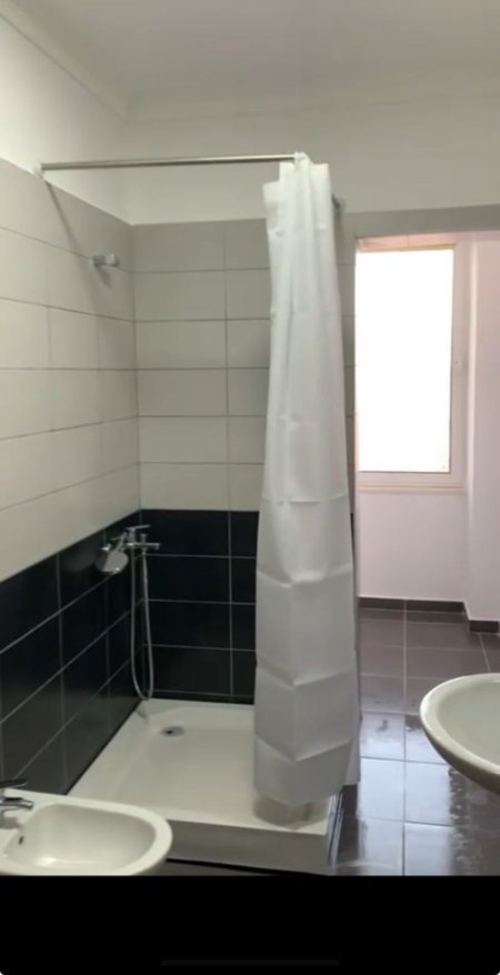 Tirane, jepet me qera apartament 1+1, Kati 5, 45 m2 400 € 