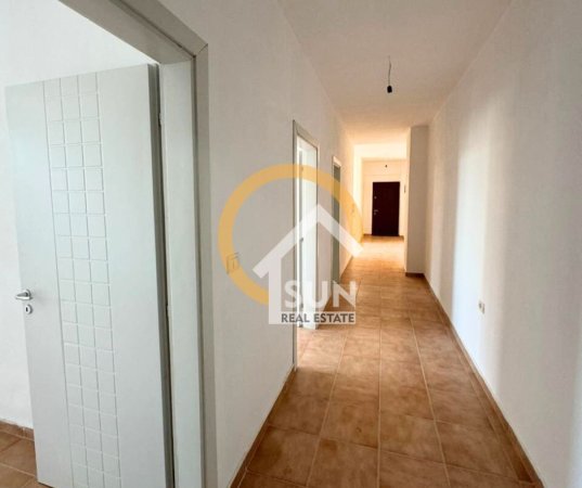 Shkoder, shitet apartament 2+1+Ballkon, Kati 9, 100 m2 97,000 € (RUS, SHKODER)