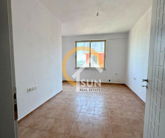 Shkoder, shitet apartament 2+1+Ballkon, Kati 9, 100 m2 97,000 € (RUS, SHKODER)