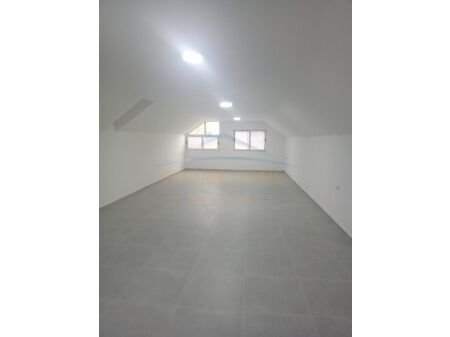 Qera, Njesi Duplex, në Rrugën e Dibrës, prane Komisariatit Nr. 4, Tiranë.  AREA40677