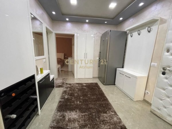 Tirane, shes apartament 2+1, Kati 5, 82 m2 (Spitali Nene Tereza)