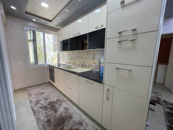 Tirane, shes apartament 2+1, Kati 5, 82 m2 (Spitali Nene Tereza)