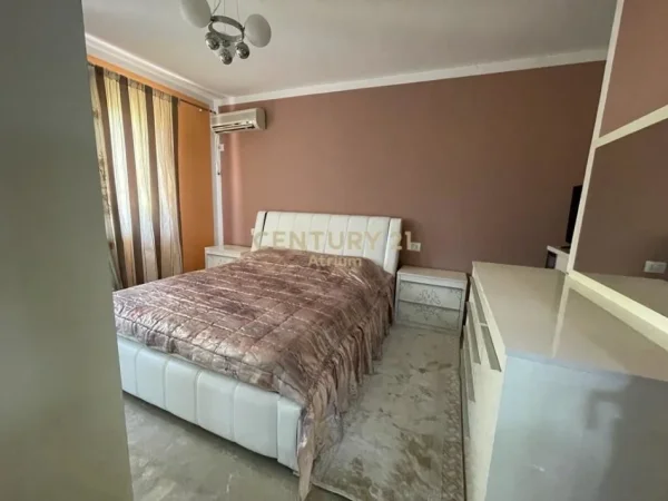 Tirane, shes apartament 2+1, Kati 5, 82 m2 (Spitali Nene Tereza)