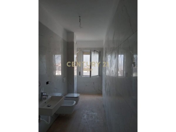 Tirane, shitet apartament 2+1, Kati 3, 113 m2 105,000 € (Fresk)