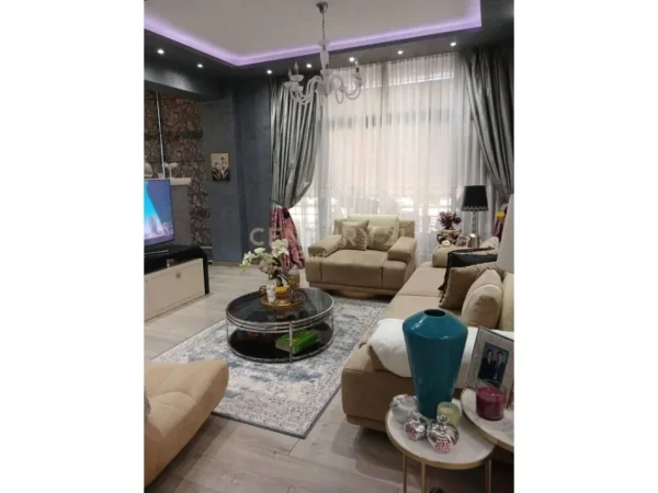 Tirane, shitet apartament 3+1+Aneks+Ballkon, Kati 6, 130 m2 275,000 € (Ish parku Autobuzave)