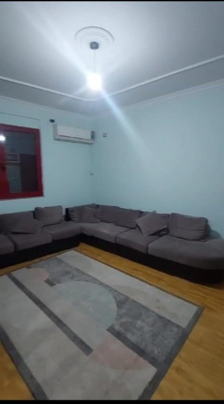 Tirane, jepet me qera apartament 1+1, Kati 6, 80 m2 400 € (YZBERISHT)