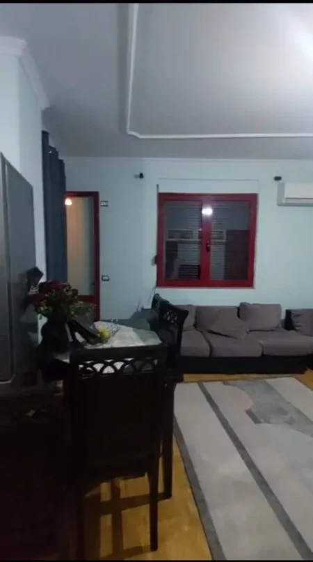 Tirane, jepet me qera apartament 1+1, Kati 6, 80 m2 400 € (YZBERISHT)
