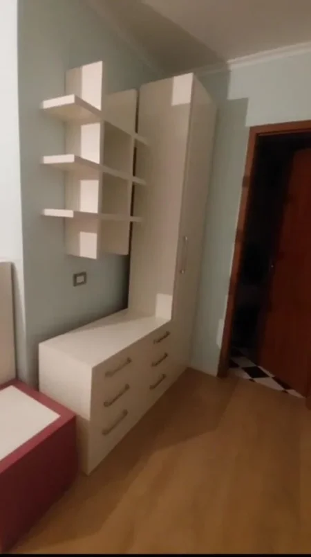 Tirane, jepet me qera apartament 1+1, Kati 6, 80 m2 400 € (YZBERISHT)