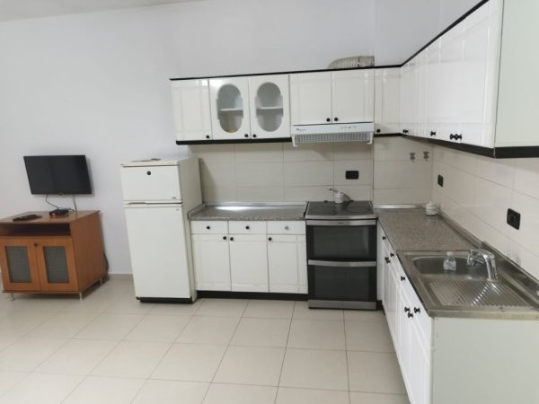 Tirane, jepet me qera apartament 2+1, Kati 8, 76 m2 380 € (rruga Rexhep Shala)