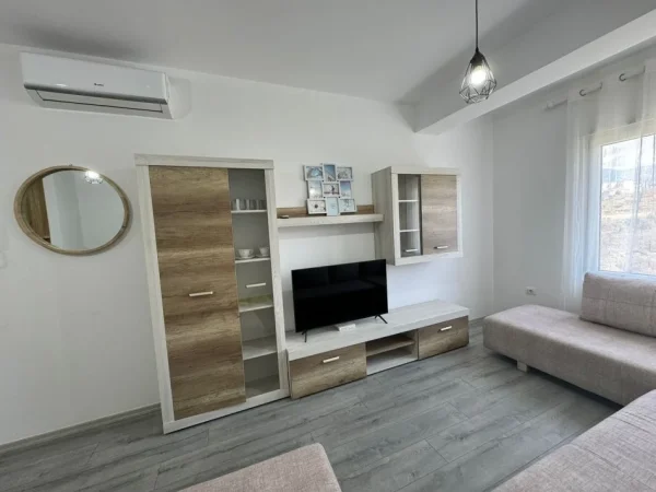 Tirane, jepet me qera apartament 1+1+Ballkon, Kati 3, 50 m2 500 € (Rezidenca Kodra e diellit 2)