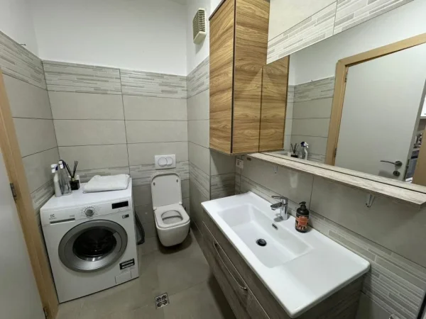 Tirane, jepet me qera apartament 1+1+Ballkon, Kati 3, 50 m2 500 € (Rezidenca Kodra e diellit 2)