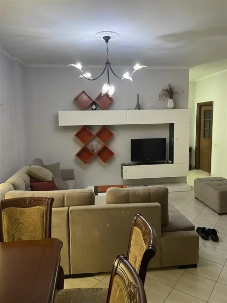 Tirane, jepet me qera apartament 2+1, Kati 2, 85 m2 500 € (KODRA E DIELLIT)