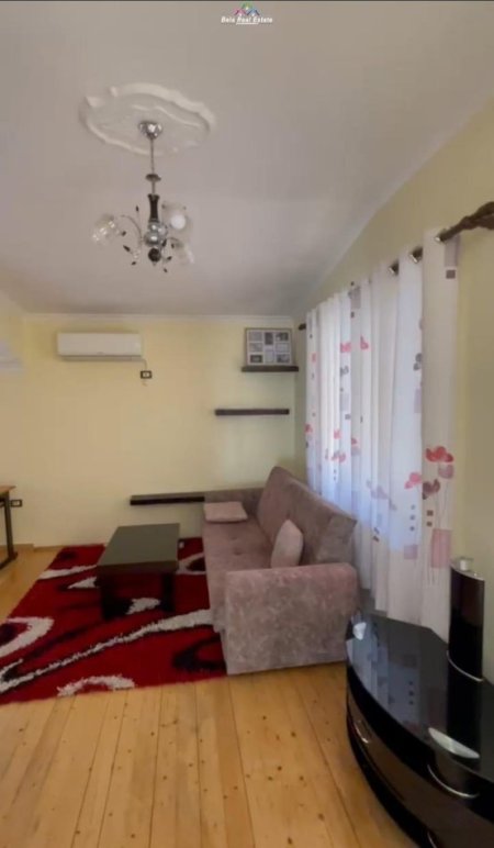 Tirane, jepet me qera Vile 2+1, Kati 3, 110 m2 500 € (RRUGA E ELBASANIT)