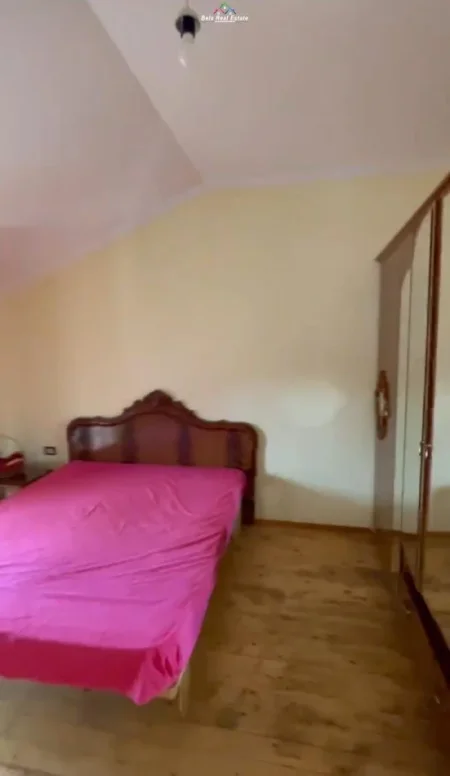 Tirane, jepet me qera Vile 2+1, Kati 3, 110 m2 500 € (RRUGA E ELBASANIT)