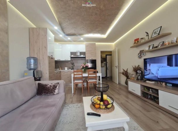 Tirane, jepet me qera apartament 1+1, Kati 4, 60 m2 500 € (ali demi)