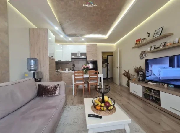 Tirane, jepet me qera apartament 1+1, Kati 4, 60 m2 500 € (ali demi)
