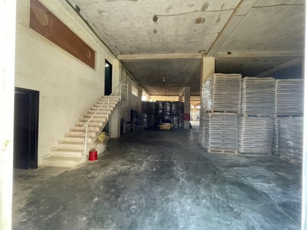 Tirane, jepet me qera magazine , , 1,300 m2 3,000 € 