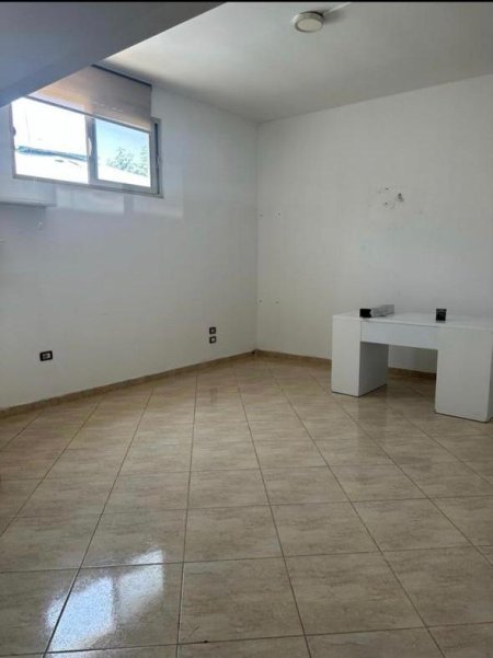 Tirane, jepet me qera zyre , , 50 m2 400 € (Laprake)