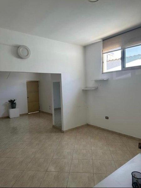 Tirane, jepet me qera zyre , , 50 m2 400 € (Laprake)