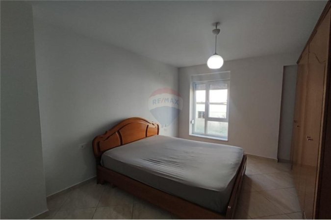 Tirane, jepet me qera apartament 2+1, Kati 2, 85 m2 500 € (Ish parku autobusave - PRANE SHKOLLES NAIM FRASHERI - Kompleksi Kontakt)