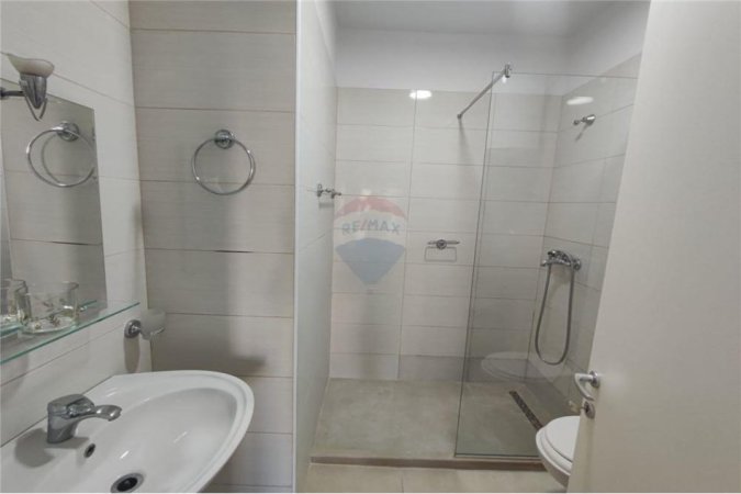 Tirane, jepet me qera apartament 2+1, Kati 2, 85 m2 500 € (Ish parku autobusave - PRANE SHKOLLES NAIM FRASHERI - Kompleksi Kontakt)