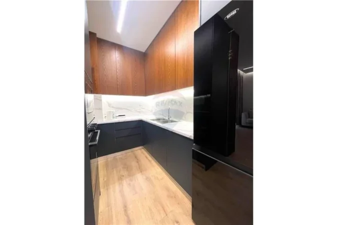 Tirane, jepet me qera apartament 2+1, Kati 5, 102 m2 800 € (Bulevardi Ri - Stacioni i Trenit)