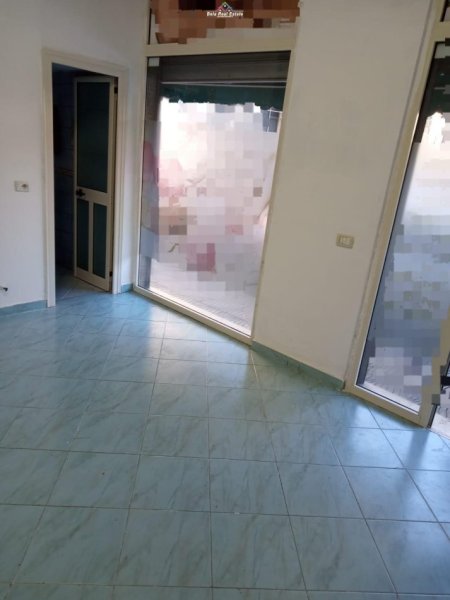 Tirane, jepet me qera dyqan Kati 0, 22 m² 350 Euro (rruga e bogdaneve)