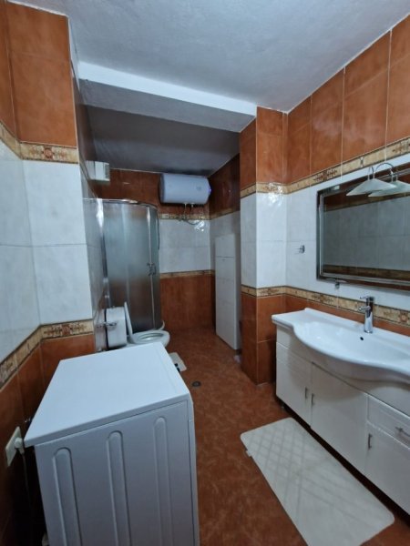 Tirane, jepet me qera apartament 1+1+BLK Kati 2, 80 m² 800 Euro (blloku)