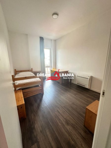 Tirane, jepet me qera apartament 3+1, Kati 4, 125 m2 1,000 € 