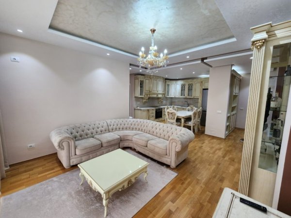 Tirane, jepet me qera apartament 2+1, , 900 € (Kopshti Botanik)