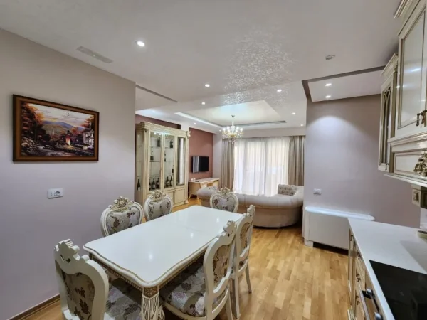 Tirane, jepet me qera apartament 2+1, , 900 € (Kopshti Botanik)