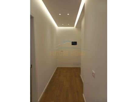 Tirane, shitet 2+1, Kati 10, 100 m2 215,000 € (Rruga e Barrikadave)