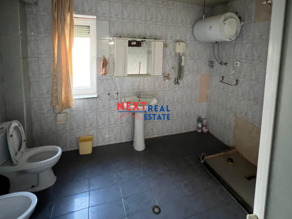 Tirane, jepet me qera apartament 1+1, , 350 € (Mbas Universitetit UET, Oxhaku)