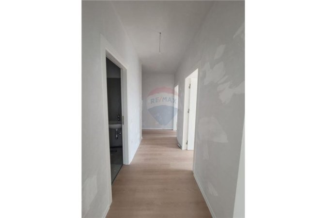 Tirane, shitet apartament 2+1+Ballkon, Kati 6, 105 m2 160,000 € (ISH VENUE)