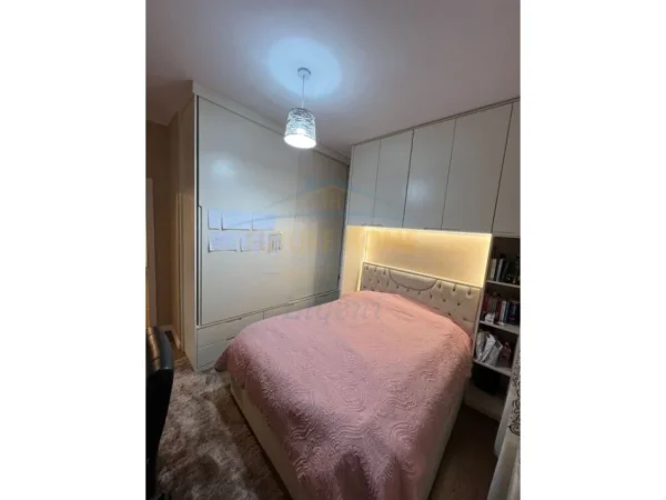Tirane, shitet apartament 2+1+Ballkon, Kati 2, 86 m2 165,000 € (Oxhaku)
