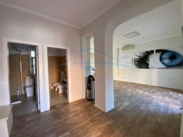 Tirane, jepet me qera ambjent biznesi , 148 m² 1,000 € (21 Dhjetori)