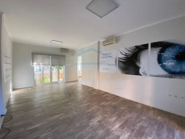 Tirane, jepet me qera ambjent biznesi , 148 m² 1,000 € (21 Dhjetori)