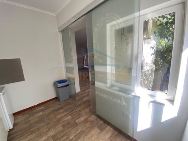 Tirane, jepet me qera ambjent biznesi , 148 m² 1,000 € (21 Dhjetori)