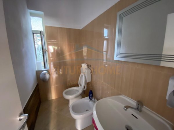 Tirane, jepet me qera ambjent biznesi , 148 m² 1,000 € (21 Dhjetori)