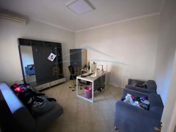 Tirane, jepet me qera ambjent biznesi , 148 m² 1,000 € (21 Dhjetori)