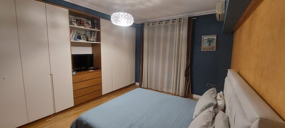 Tirane, shitet apartament 2+1, Kati 3, 152 m² 205,000 € 