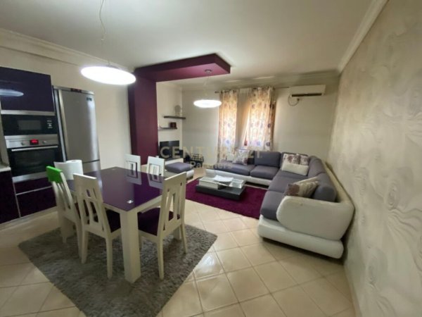 Tirane, jepet me qera apartament 2+1+Ballkon, Kati 6, 107 m² 600 € (Komuna e Parisit)