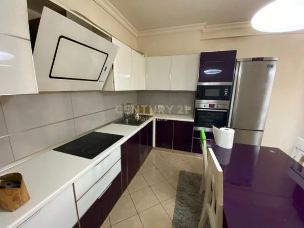 Tirane, jepet me qera apartament 2+1+Ballkon, Kati 6, 107 m² 600 € (Komuna e Parisit)