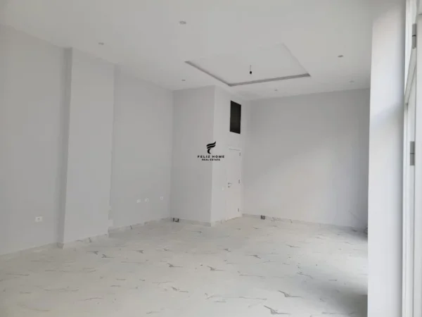 Tirane, jepet me qera dyqan , , 80 m² 1,200 € (FUSHA AVIACIONIT)