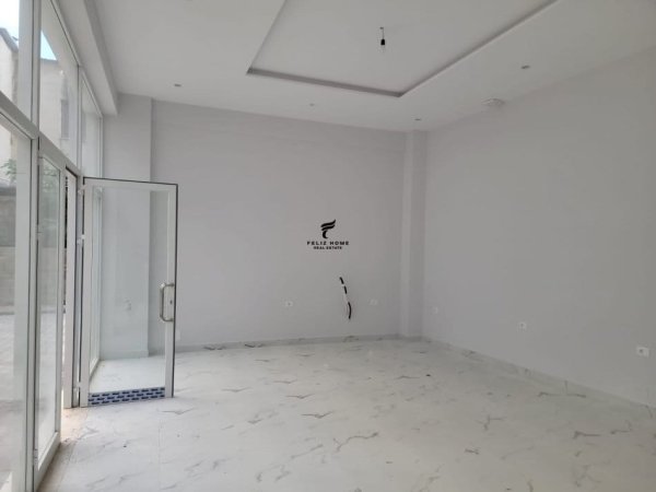 Tirane, jepet me qera dyqan , , 80 m² 1,200 € (FUSHA AVIACIONIT)