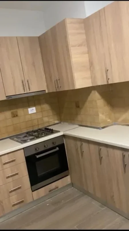 Tirane, jepet me qera apartament 2+1+Ballkon, Kati 2, 100 m² 700 € (SHESHI WILLON)