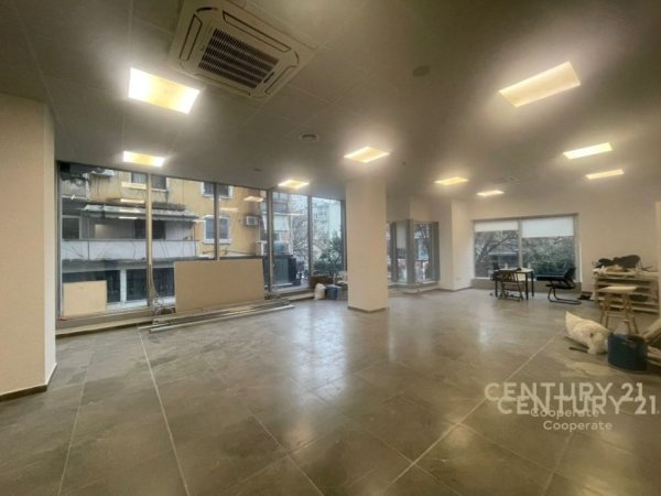 Tirane, jepet me qera ambjent biznesi , Kati 1, 390 m² 6,000 € (Rruga Abdyl Frasheri, Bllok)