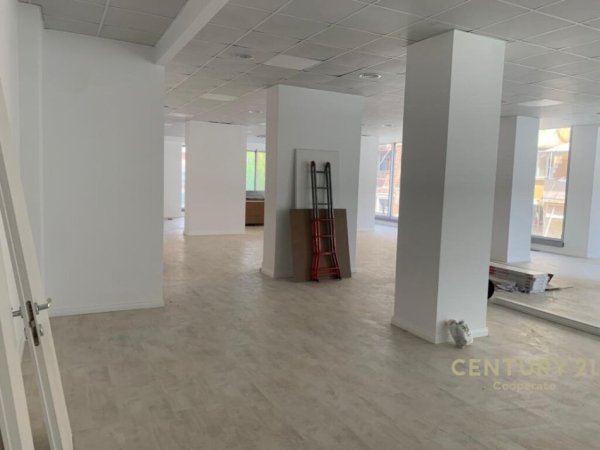 Tirane, jepet me qera ambjent biznesi , Kati 1, 390 m² 6,000 € (Rruga Abdyl Frasheri, Bllok)